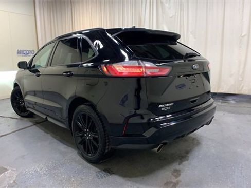 Used 2020 Ford Edge ST-Line w/ Cold Weather Package image 5