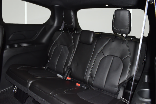 New 2027 Chrysler Pacifica Select FWD image 16