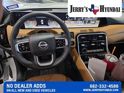 Used 2025 Nissan Armada Platinum Reserve RWD image 12
