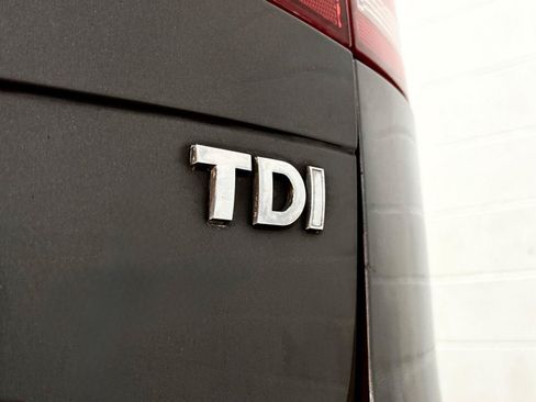 Used 2012 Volkswagen Touareg TDI AWD/4WD image 9