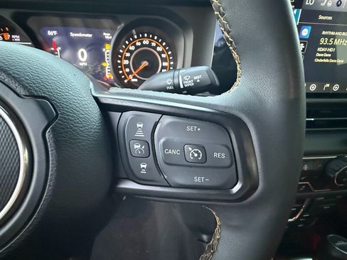 Used 2025 Jeep Gladiator Sport AWD/4WD image 20