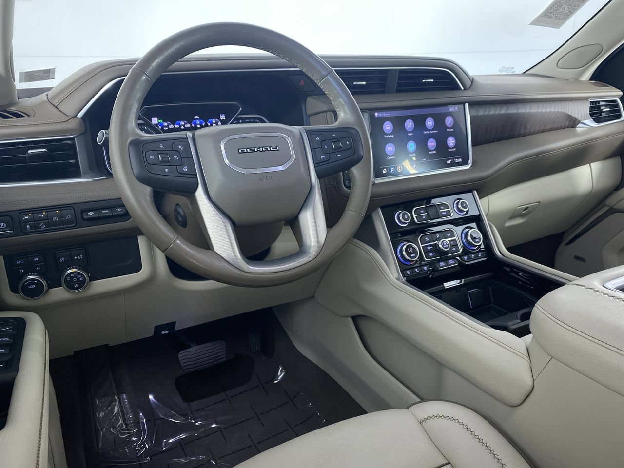 Certified 2021 GMC Yukon XL Denali w/ Denali Premium Package AWD/4WD image 2