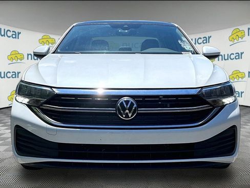Used 2023 Volkswagen Jetta SE w/ Panoramic Sunroof Package FWD image 2