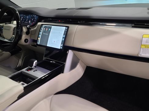 New 2026 Land Rover Range Rover SE image 4