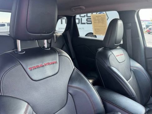 Used 2022 Jeep Cherokee Trailhawk w/ Premium Leather Package AWD/4WD image 29