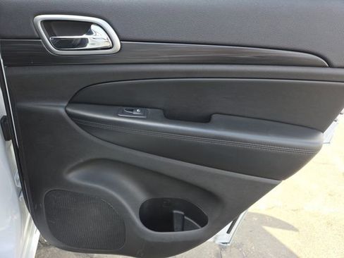 Used 2019 Jeep Grand Cherokee Altitude image 27