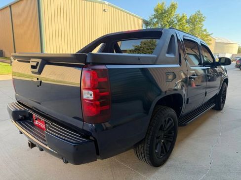 Used 2010 Chevrolet Avalanche LT w/ Regional Value Package image 6