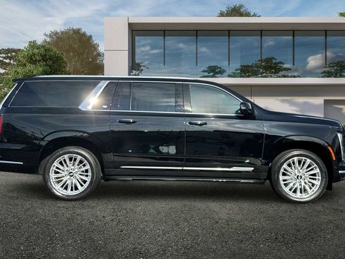 Certified 2025 Cadillac Escalade ESV Premium Luxury image 32