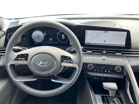 New 2024 Hyundai Elantra SEL image 34
