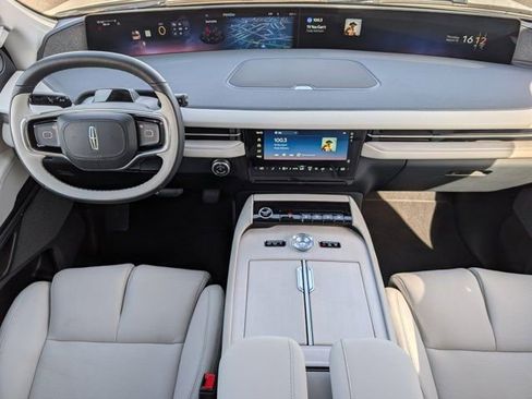 New 2026 Lincoln Navigator Reserve image 5