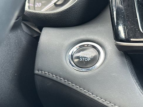 Used 2022 Toyota Highlander XLE image 25