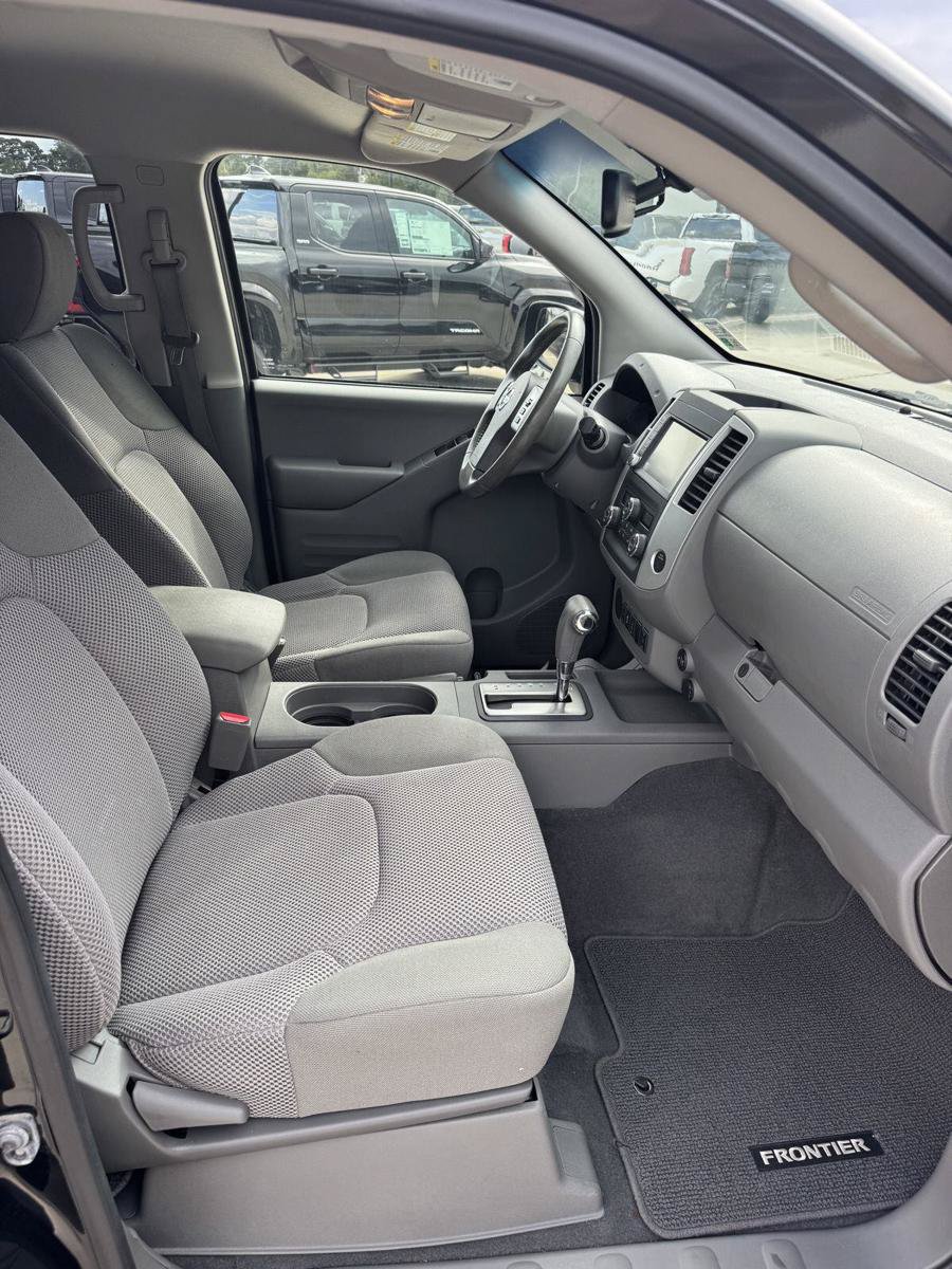 Used 2019 Nissan Frontier SV w/ Value Truck Package RWD image 17