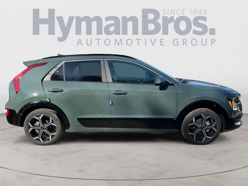 New 2025 Kia Niro EX Touring image 2