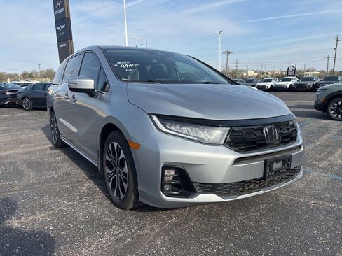 Used 2025 Honda Odyssey Elite image 3