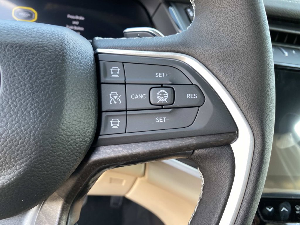 New 2027 Jeep Grand Cherokee Limited AWD/4WD image 13