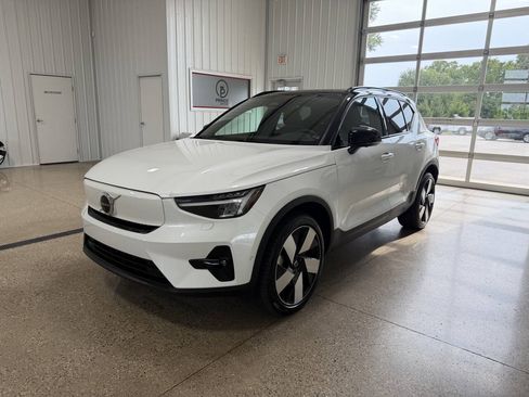 Used 2023 Volvo XC40 Recharge Plus w/ Protection Package Premier AWD/4WD image 2