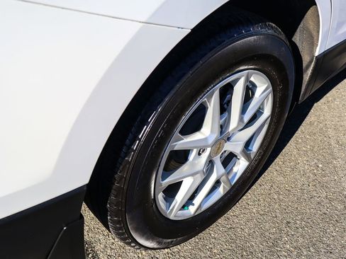 Used 2024 Chevrolet Equinox LT image 39