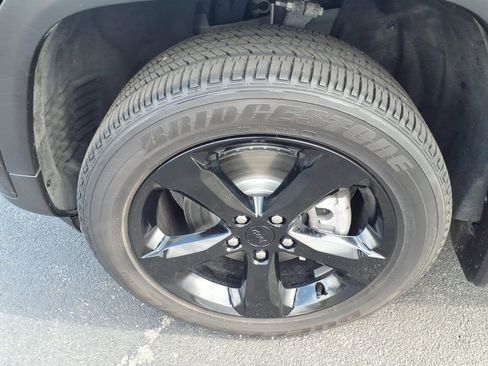 Used 2024 Jeep Grand Cherokee L Altitude AWD/4WD image 24