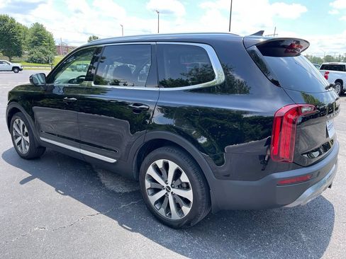 Used 2022 Kia Telluride EX w/ EX Premium Package FWD image 4