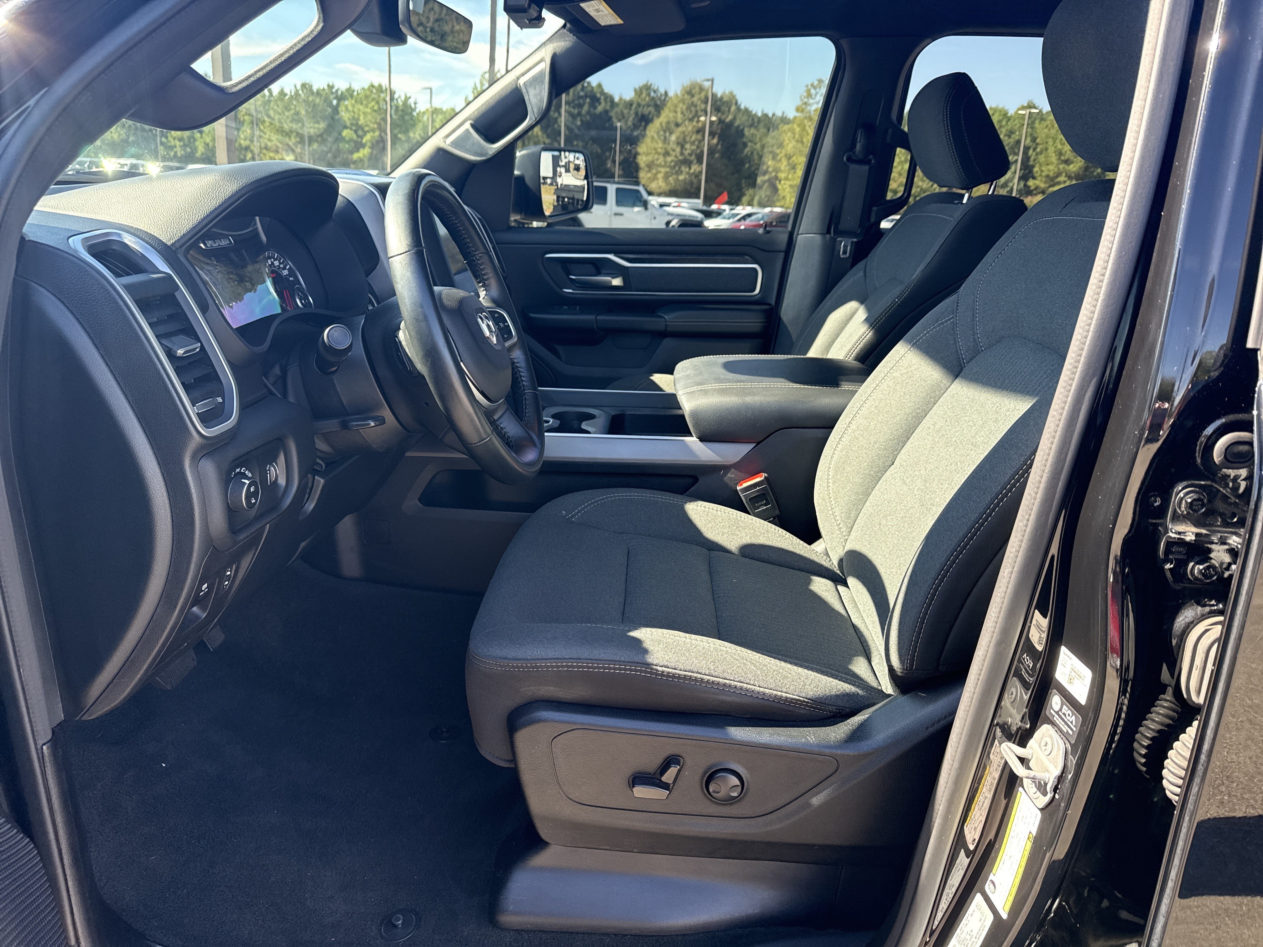 Used 2022 RAM 1500 Big Horn AWD/4WD image 9