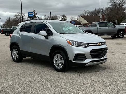 Used 2022 Chevrolet Trax LT w/ LT Convenience Package AWD/4WD image 16