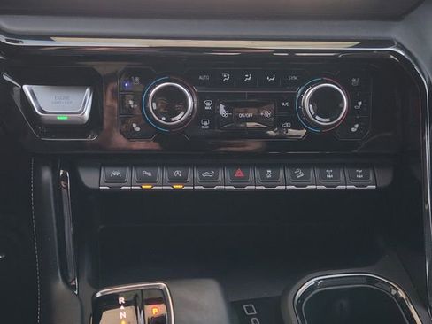 Used 2025 GMC Sierra 1500 AT4X image 16