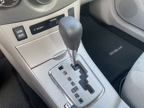 Used 2013 Toyota Corolla LE image 16