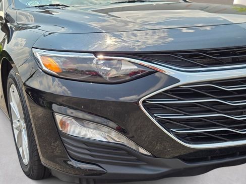 Used 2025 Chevrolet Malibu LT FWD image 2