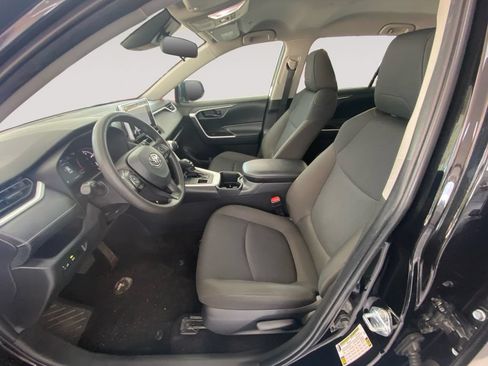 Used 2025 Toyota RAV4 LE AWD/4WD image 4