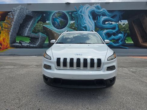 Used 2014 Jeep Cherokee Latitude w/ Comfort/Convenience Group FWD image 3