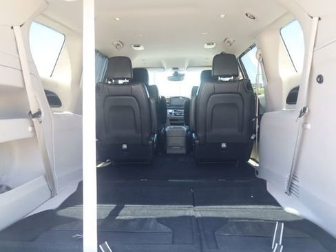 Used 2024 Chrysler Pacifica Touring-L FWD image 23
