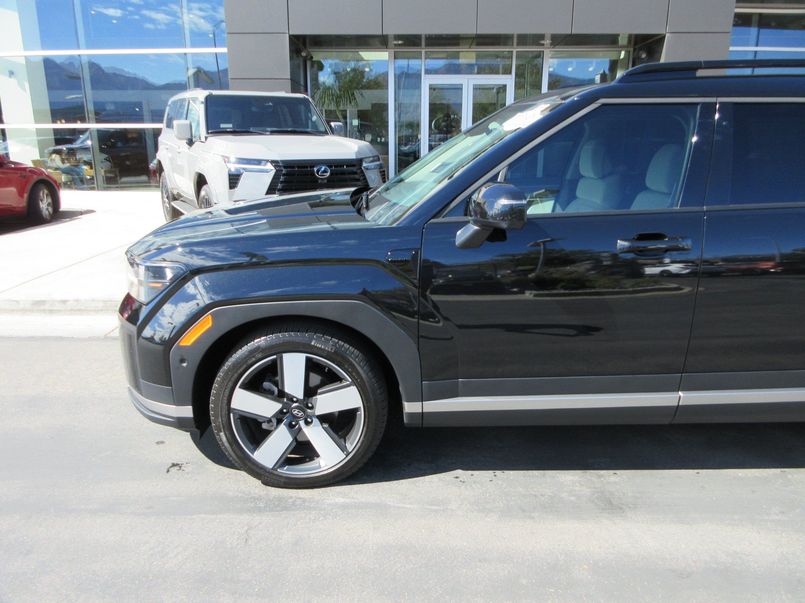 Used 2024 Hyundai Santa Fe Limited AWD/4WD image 2