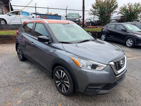 Used 2019 Nissan Kicks SV FWD image 3