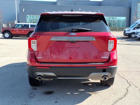 Certified 2022 Ford Explorer XLT w/ Equipment Group 202A AWD/4WD image 6