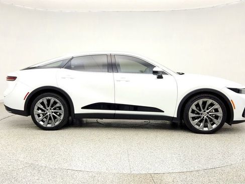 Used 2023 Toyota Crown w/ Advanced Technology Package AWD/4WD image 4