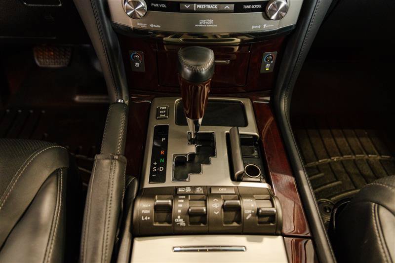 Used 2015 Lexus LX 570 4WD w/ Luxury Package image 23