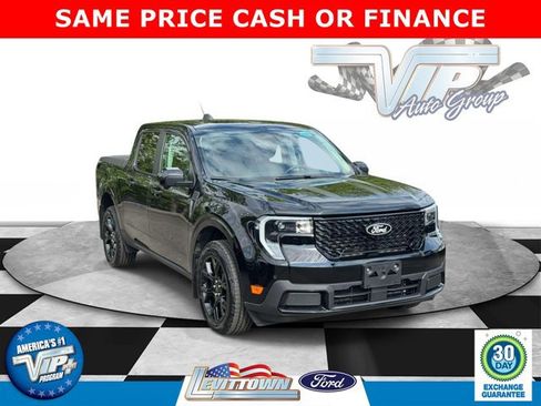 Certified 2025 Ford Maverick Lariat w/ Black Appearance Package AWD/4WD image 1
