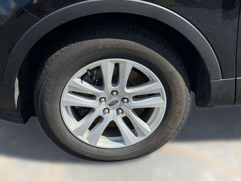 Used 2018 Ford Explorer XLT w/ Equipment Group 202A image 9