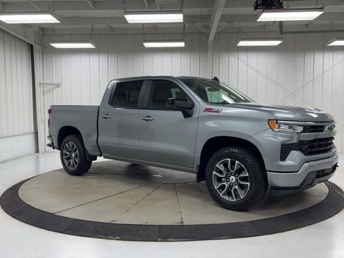 Used 2023 Chevrolet Silverado 1500 RST w/ Convenience Package II AWD/4WD image 2