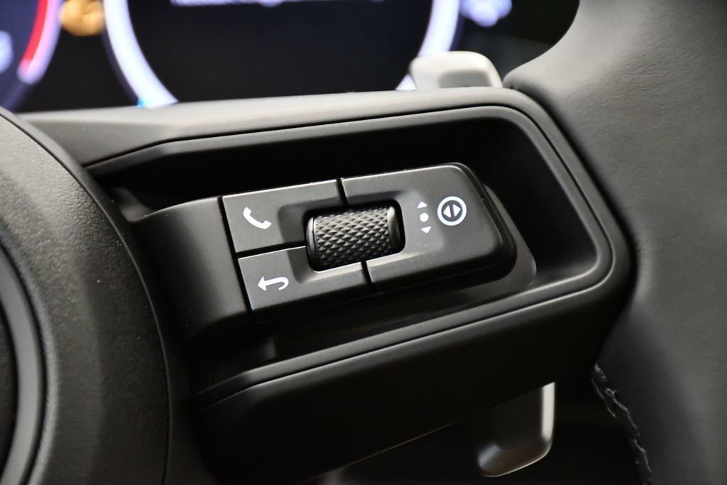 Certified 2025 Porsche Cayenne E-Hybrid Coupe AWD/4WD image 29