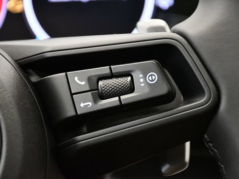 Certified 2025 Porsche Cayenne E-Hybrid Coupe AWD/4WD image 29