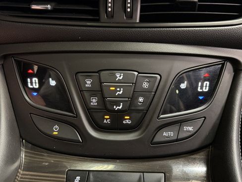 Used 2019 Buick Envision Essence FWD image 33