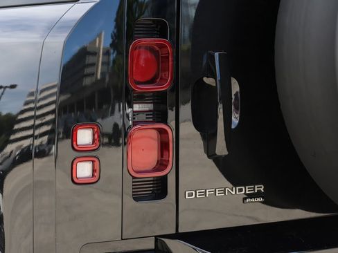 Used 2022 Land Rover Defender 110 X-Dynamic HSE AWD/4WD image 9