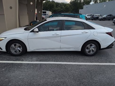 Used 2025 Hyundai Elantra SE FWD image 4