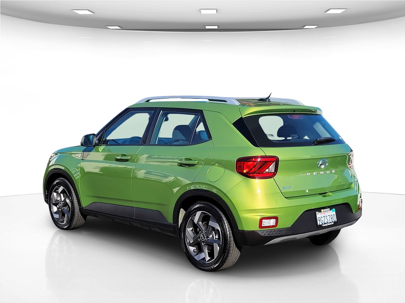 Used 2023 Hyundai Venue SEL FWD image 8