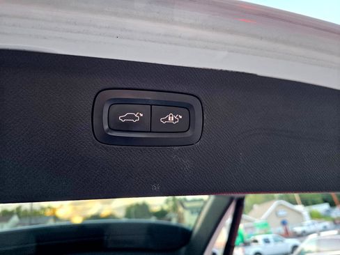 Used 2018 Volvo XC90 T6 Momentum w/ Convenience Package image 15