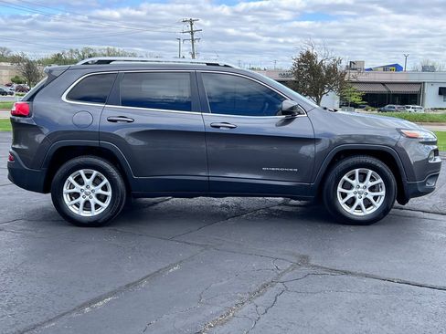 Used 2016 Jeep Cherokee Latitude AWD/4WD image 33