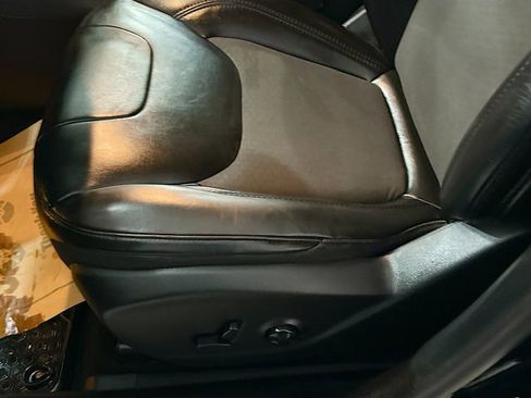 Used 2019 Jeep Cherokee Latitude Plus image 19