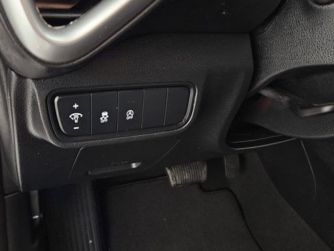 Used 2025 Kia Soul LX w/ LX Technology Package FWD image 23