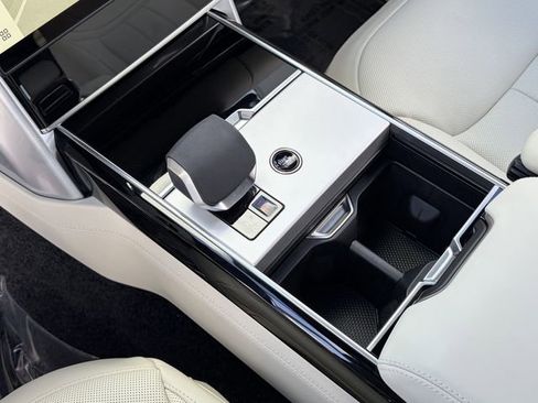 New 2026 Land Rover Range Rover SE image 9